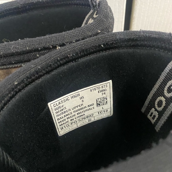 Bogs winter boots. Toddler size 8 - Picture 4 of 5